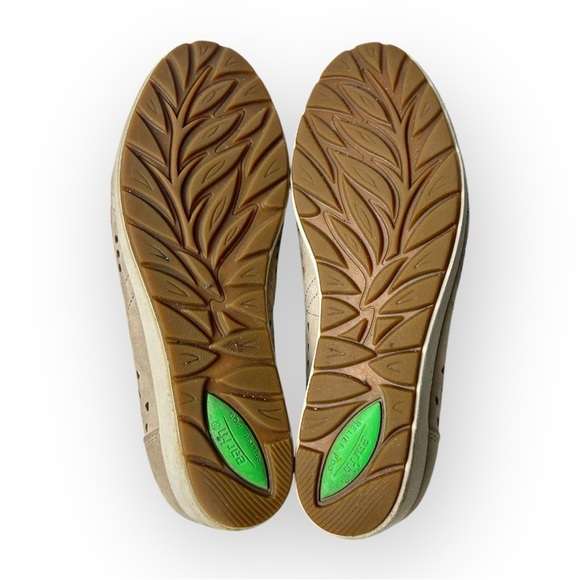 Earth Violet Low Wedge Perf Taupe Nubuck Shoes 7.5 - Picture 7 of 8